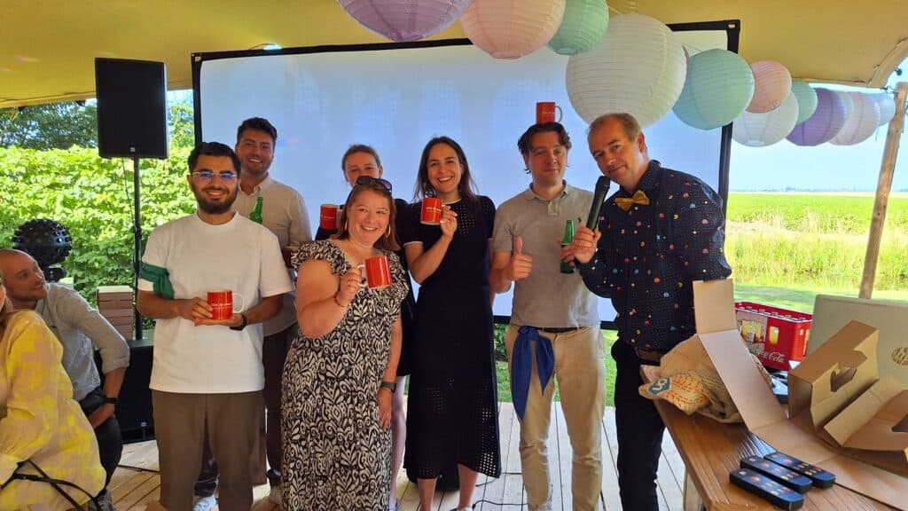 Quiz waarbij de winnaars op de foto zijn gezet